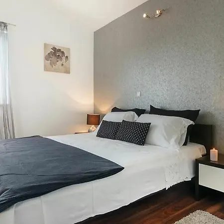 Blue Oyster * Trogir